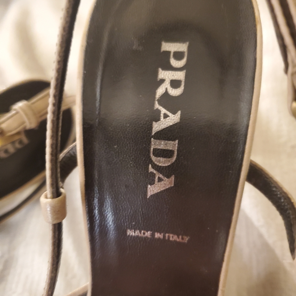 Prada - Picture 7 of 7